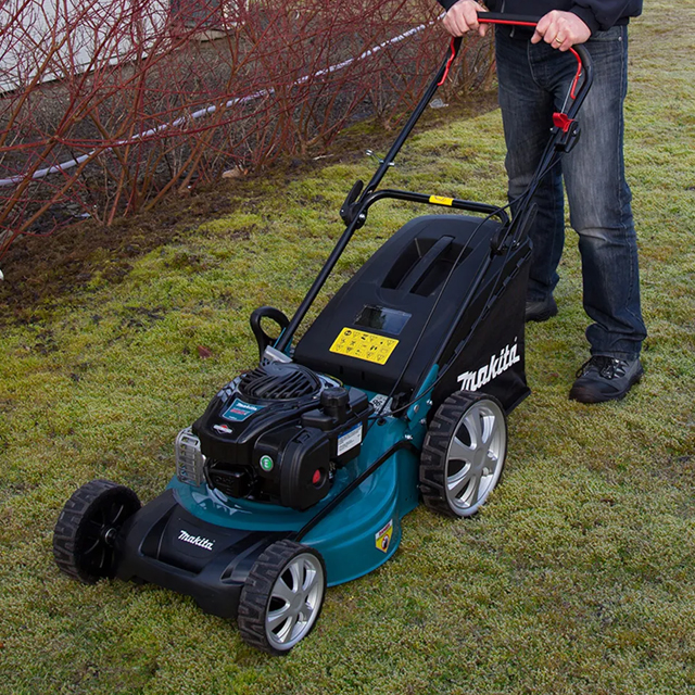 Picture of a Makita lawnmower
